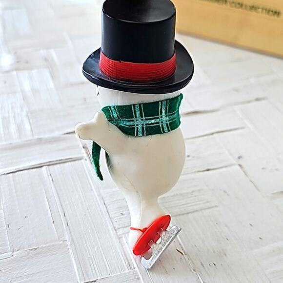 Hallmark Keepsake 1979 The Skating Snowman Ornament in Box 4" x 2.75" Open Box - Picture 4 of 9